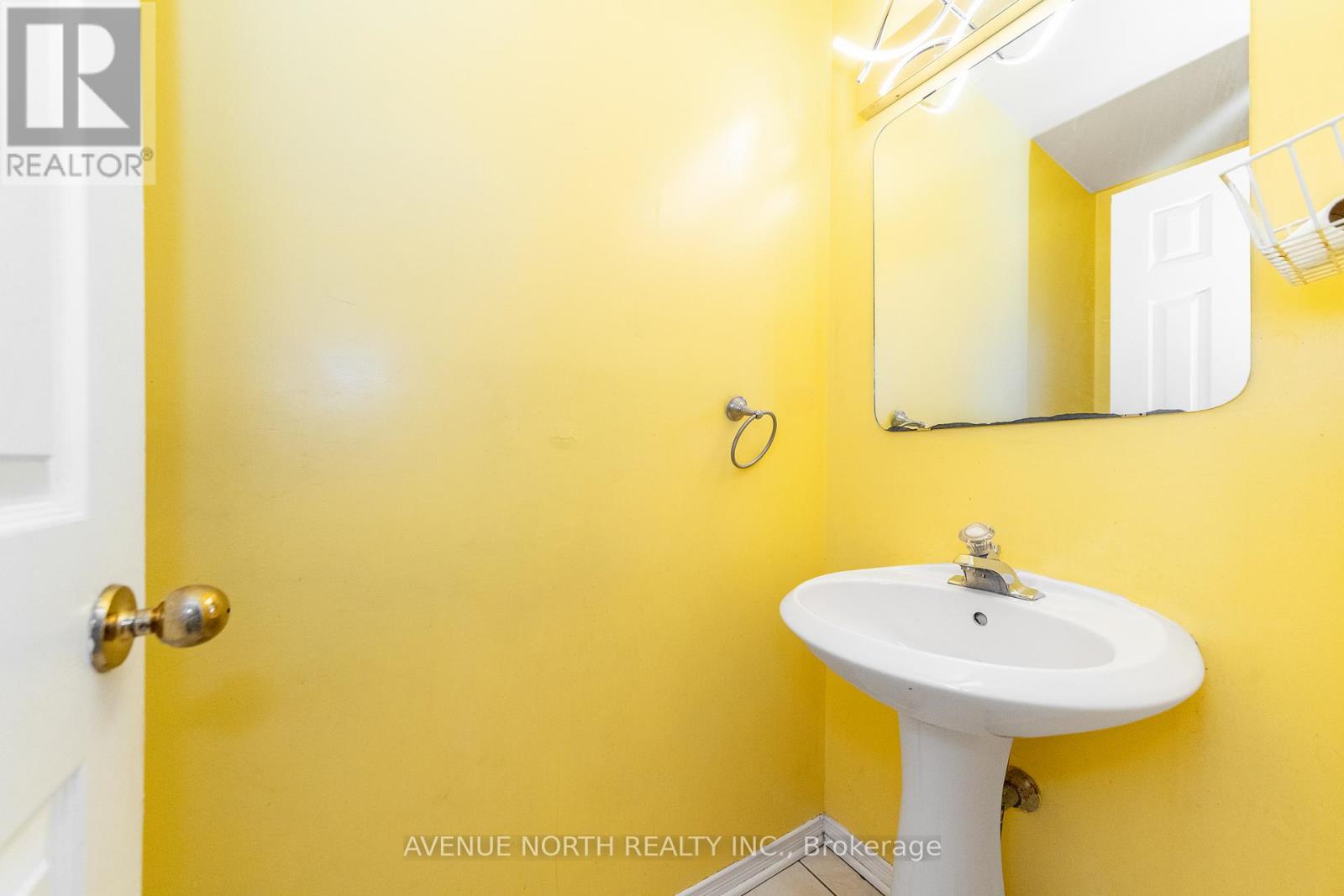 80 Woodbury Crescent, Ottawa, Ontario  K1G 5E1 - Photo 4 - X13099530