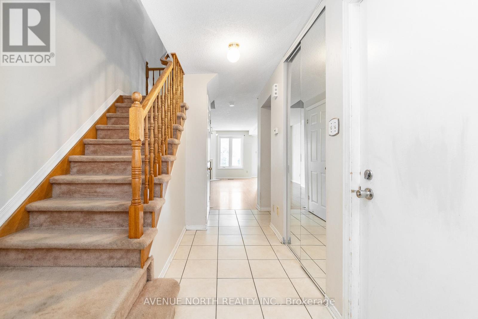 80 Woodbury Crescent, Ottawa, Ontario  K1G 5E1 - Photo 5 - X13099530