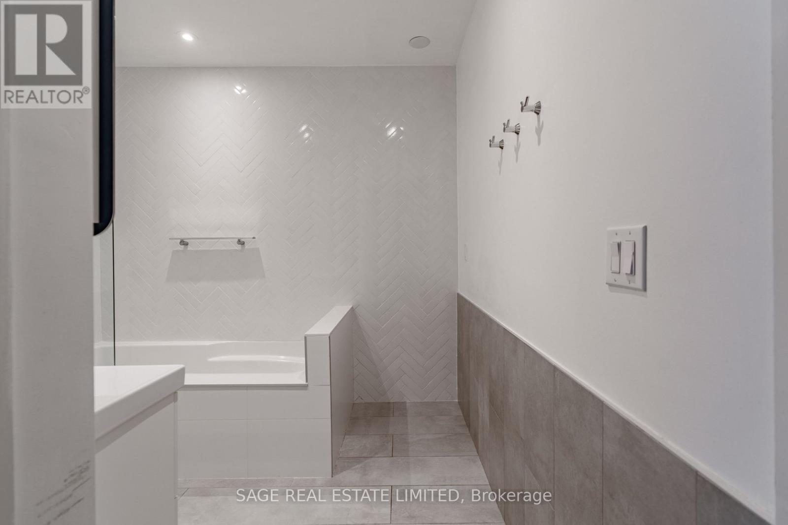 811 - 60 Bathurst Street, Toronto, Ontario  M5V 2P4 - Photo 19 - C13099420