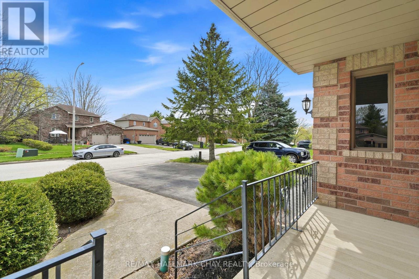 12 Dugdale Avenue, New Tecumseth, Ontario  L0G 1A0 - Photo 6 - N13097234