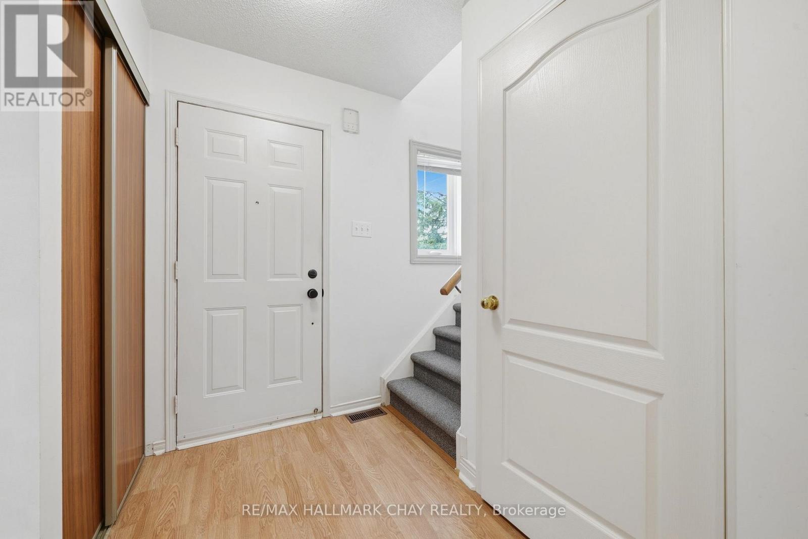 12 Dugdale Avenue, New Tecumseth, Ontario  L0G 1A0 - Photo 7 - N13097234