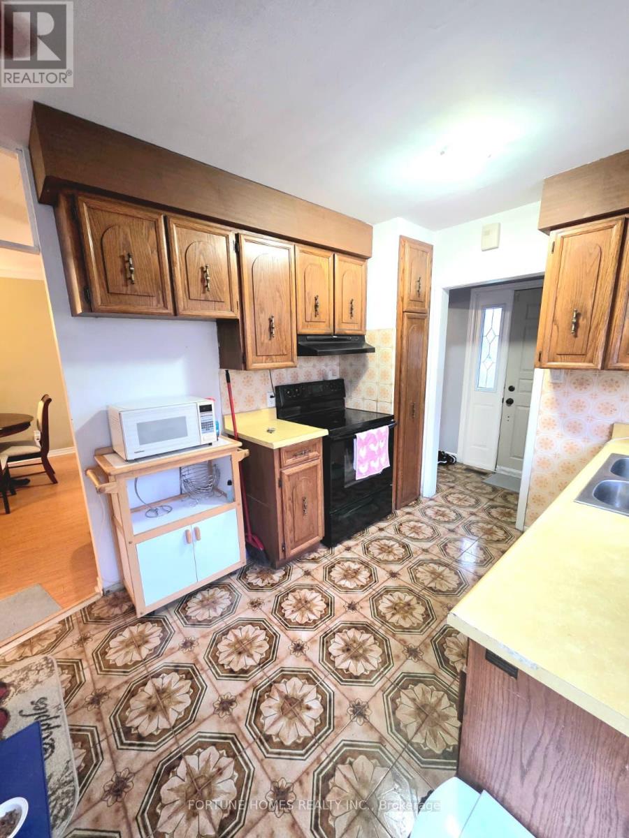 30 Dombey Road, Toronto, Ontario  M3L 1N9 - Photo 7 - W13094144