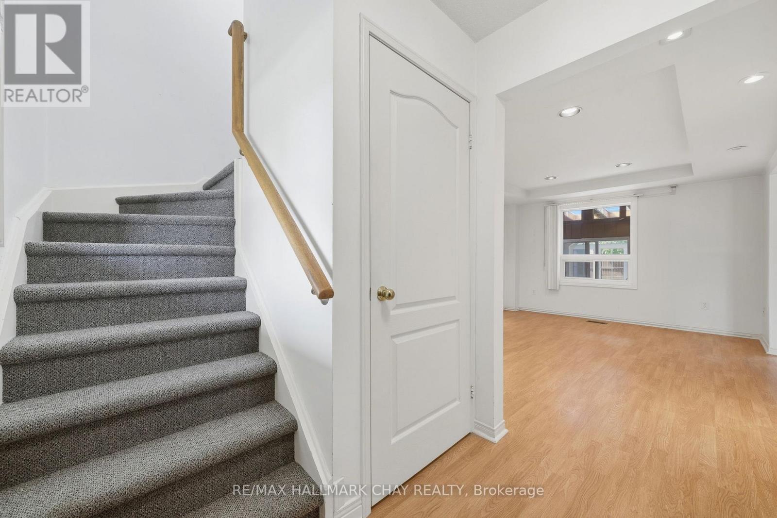12 Dugdale Avenue, New Tecumseth, Ontario  L0G 1A0 - Photo 8 - N13097234