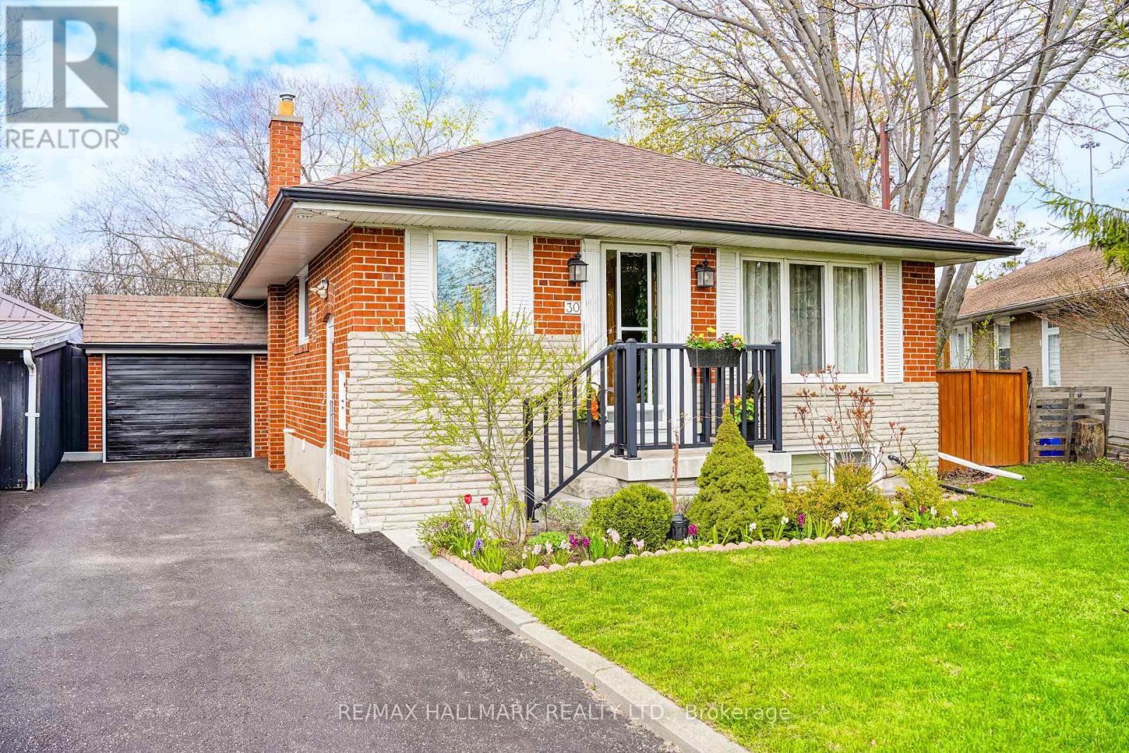 30 SHANDON DRIVE, Toronto, Ontario