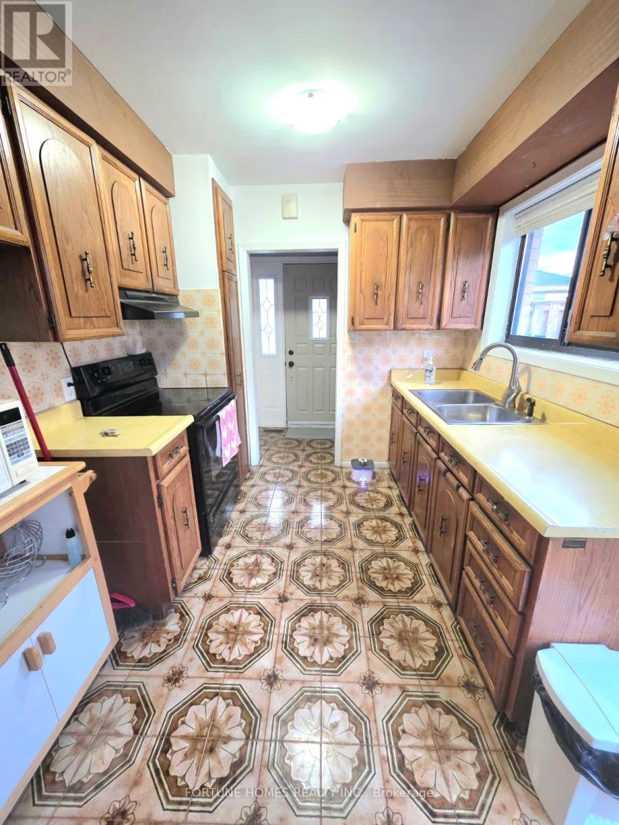 30 Dombey Road, Toronto, Ontario  M3L 1N9 - Photo 9 - W13094144