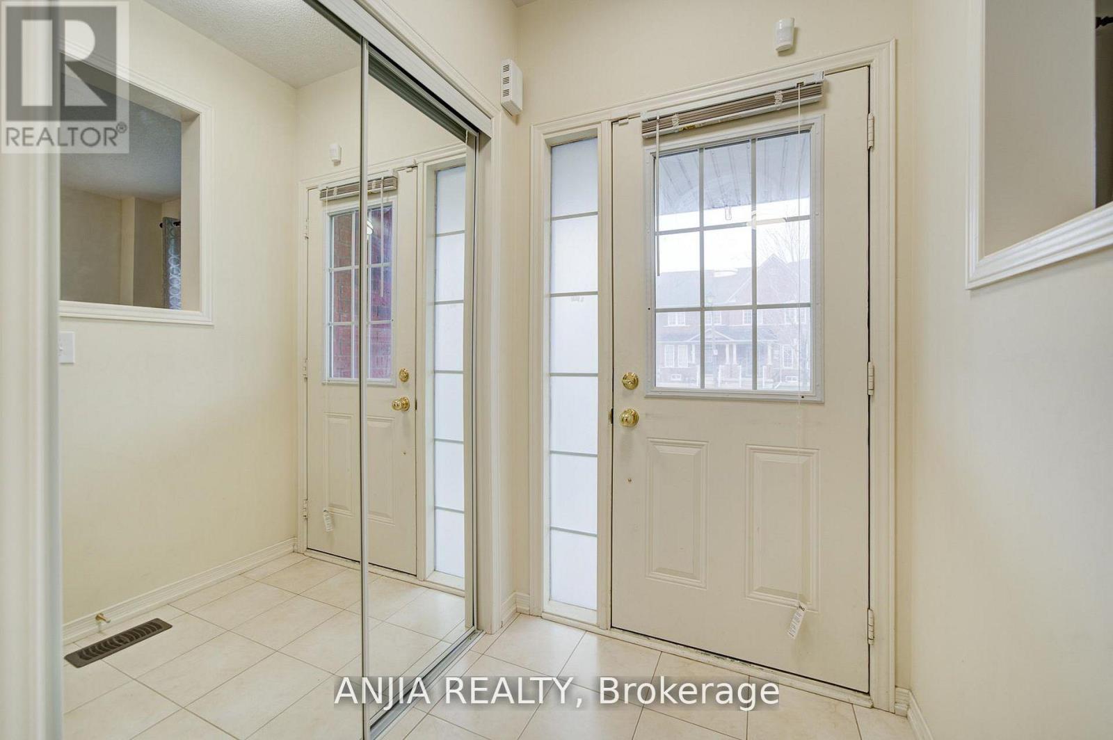 1124 Bur Oak Avenue, Markham, Ontario  L6E 0K9 - Photo 3 - N13099456