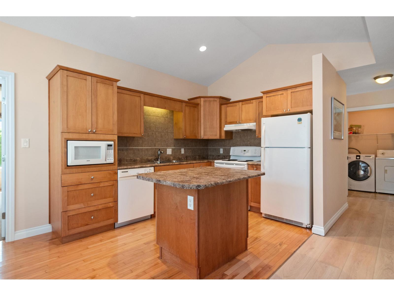 3 648 Coquihalla Street, Hope, Hope, British Columbia  V0X 1L0 - Photo 3 - R3080660