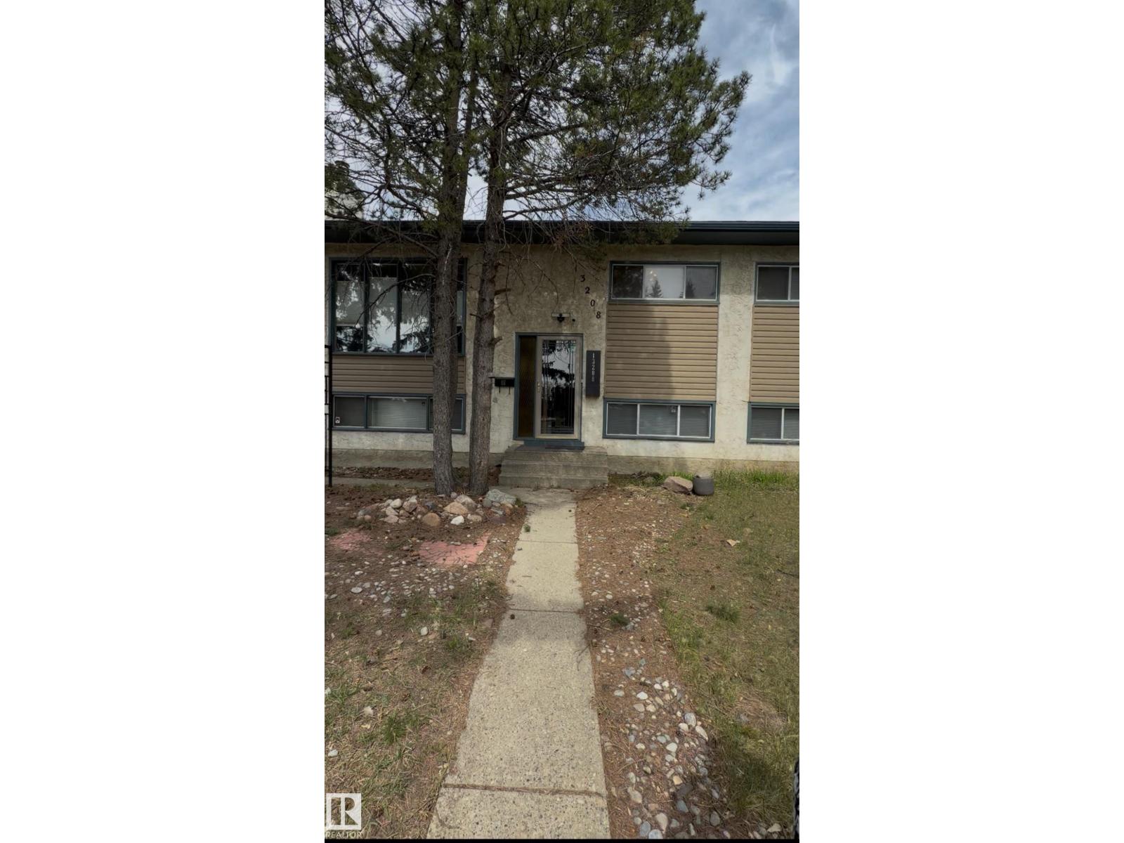 13208 128 AV NW, edmonton, Alberta