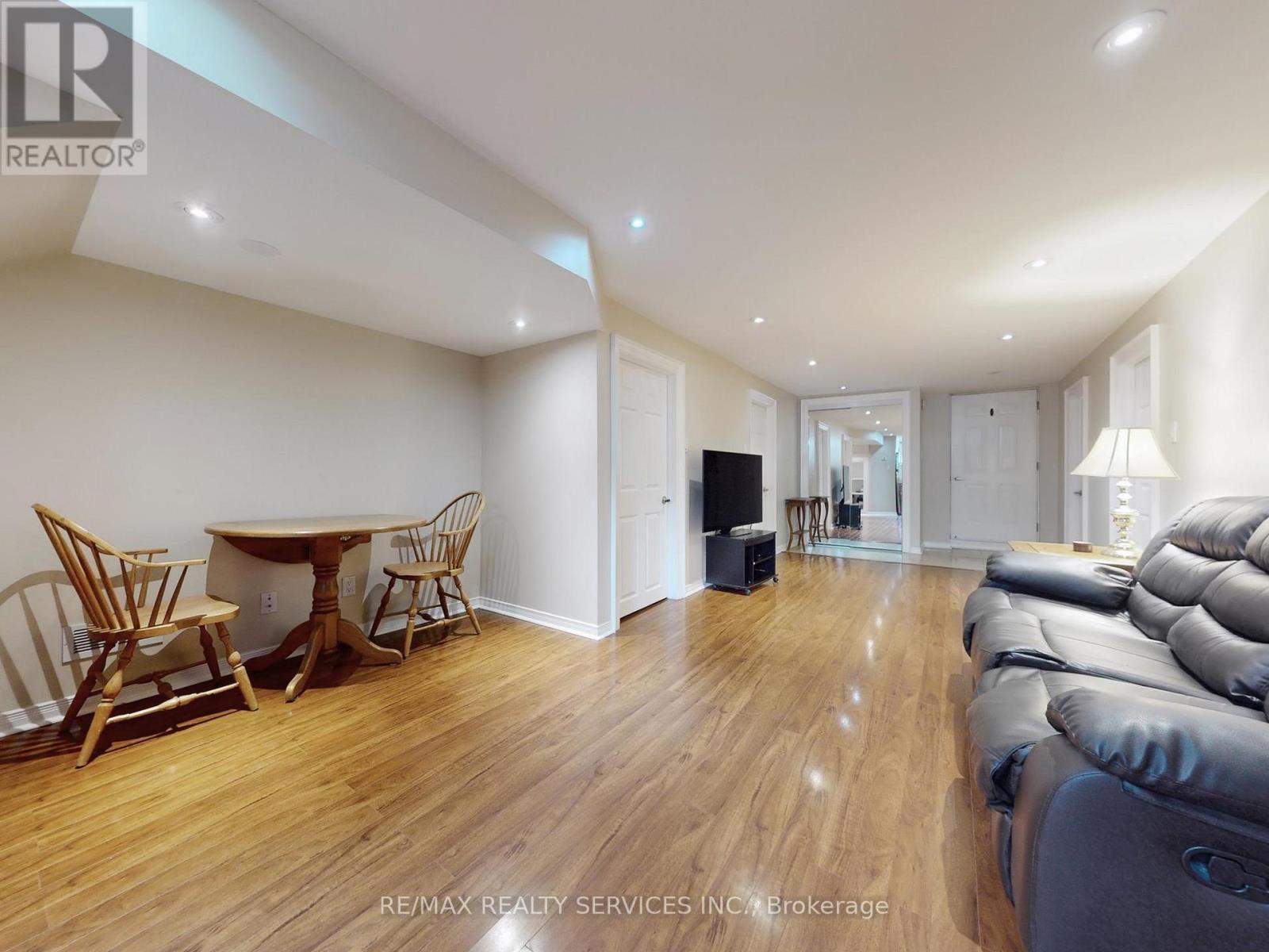 55 Northampton Street, Brampton, Ontario  L6S 3Z6 - Photo 11 - W13099422
