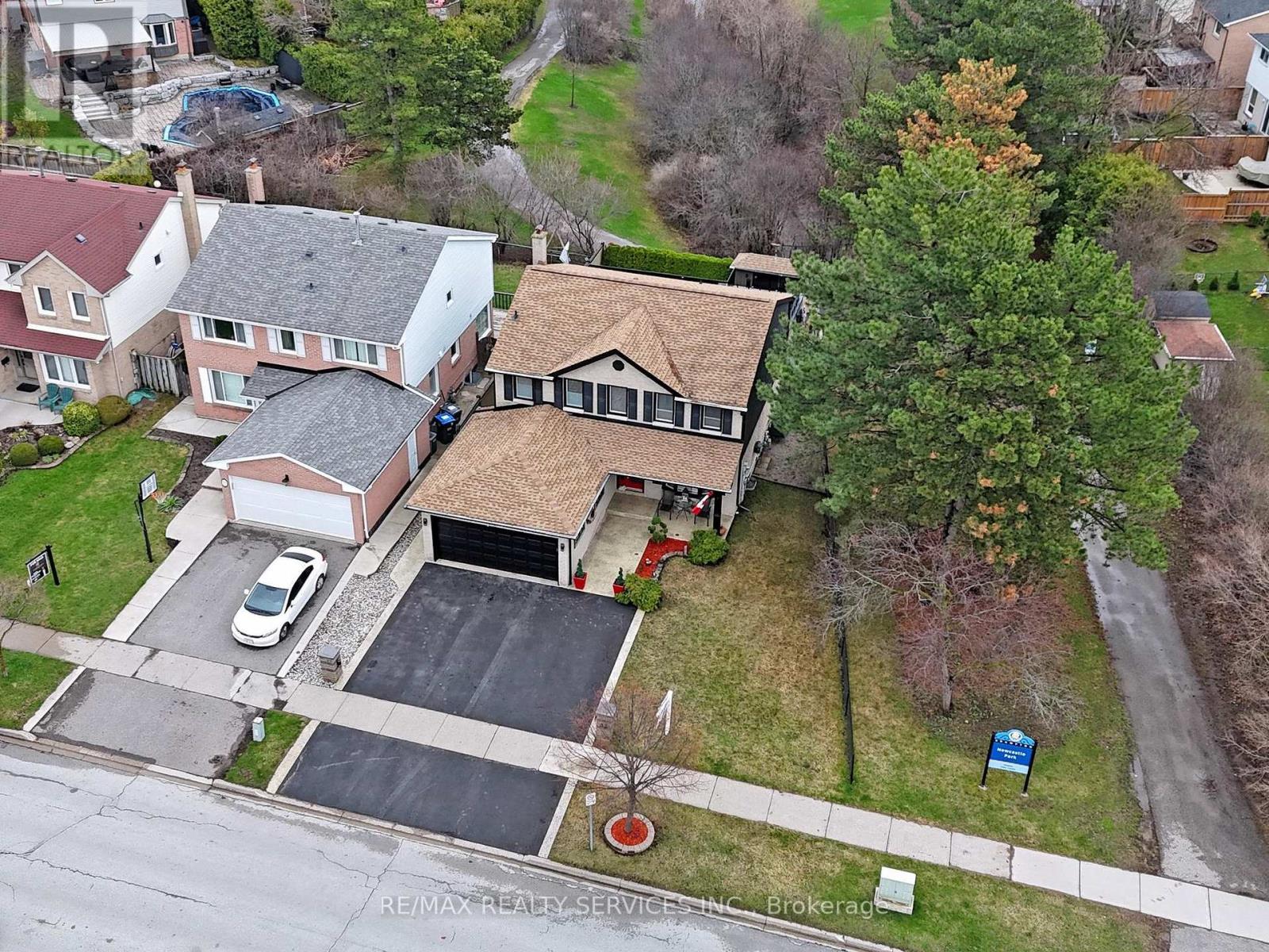 55 Northampton Street, Brampton, Ontario  L6S 3Z6 - Photo 4 - W13099422