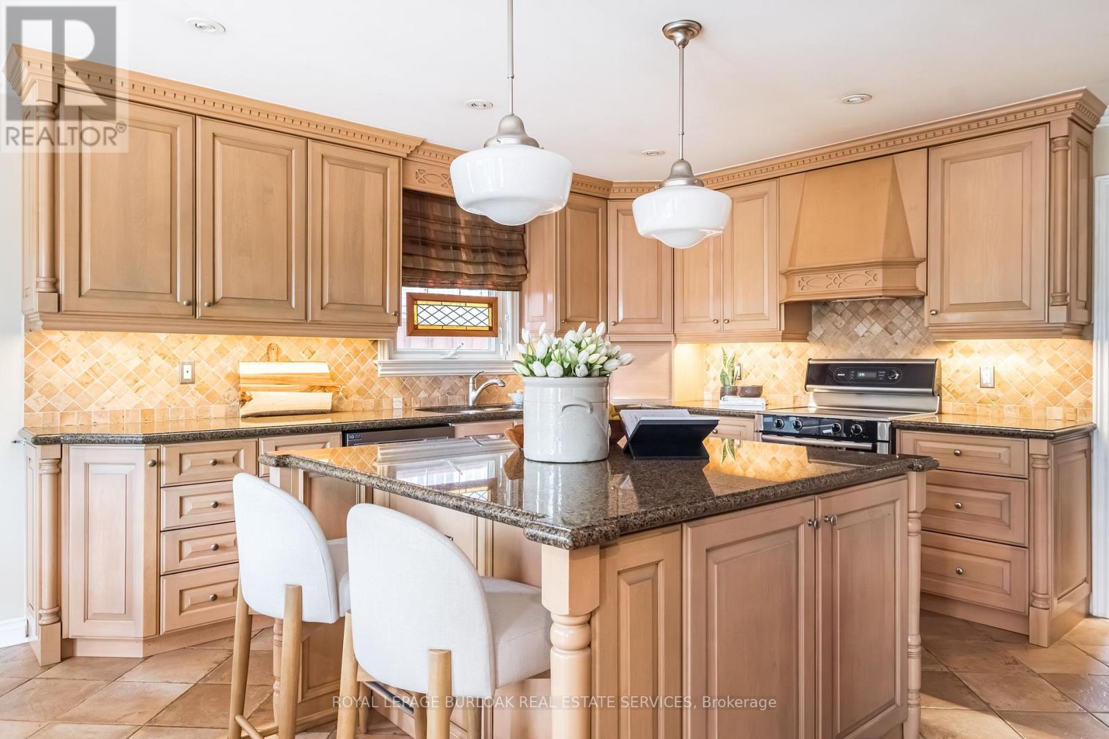 1729 Riverbend Court, Mississauga, Ontario  L5M 5J1 - Photo 17 - W13099426