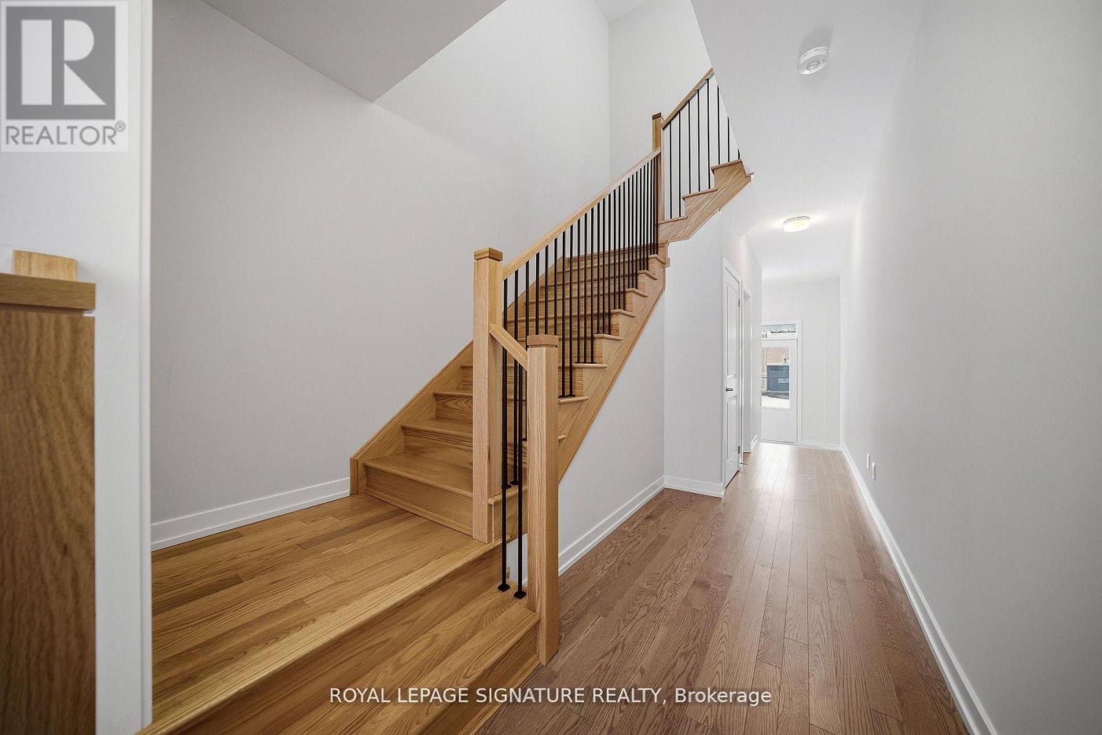 1201 Dartmouth Crescent, Oakville, Ontario  L6H 8C3 - Photo 3 - W13099450