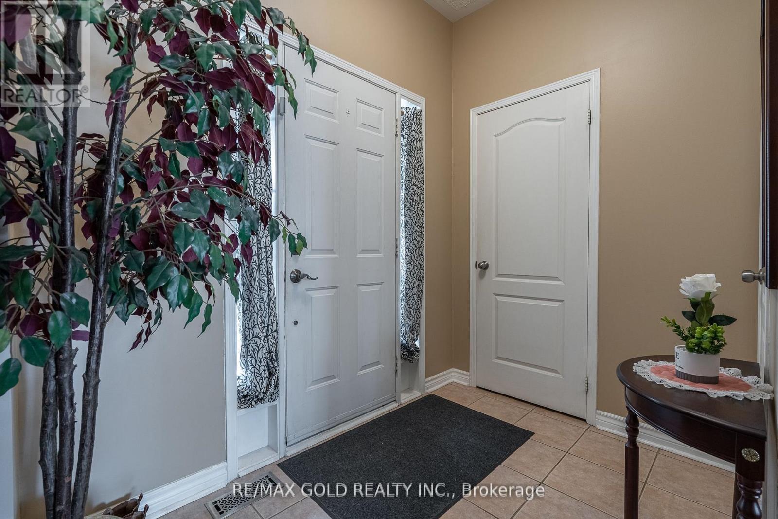 31 Mistdale Crescent, Brampton, Ontario  L7A 1S2 - Photo 2 - W13099462