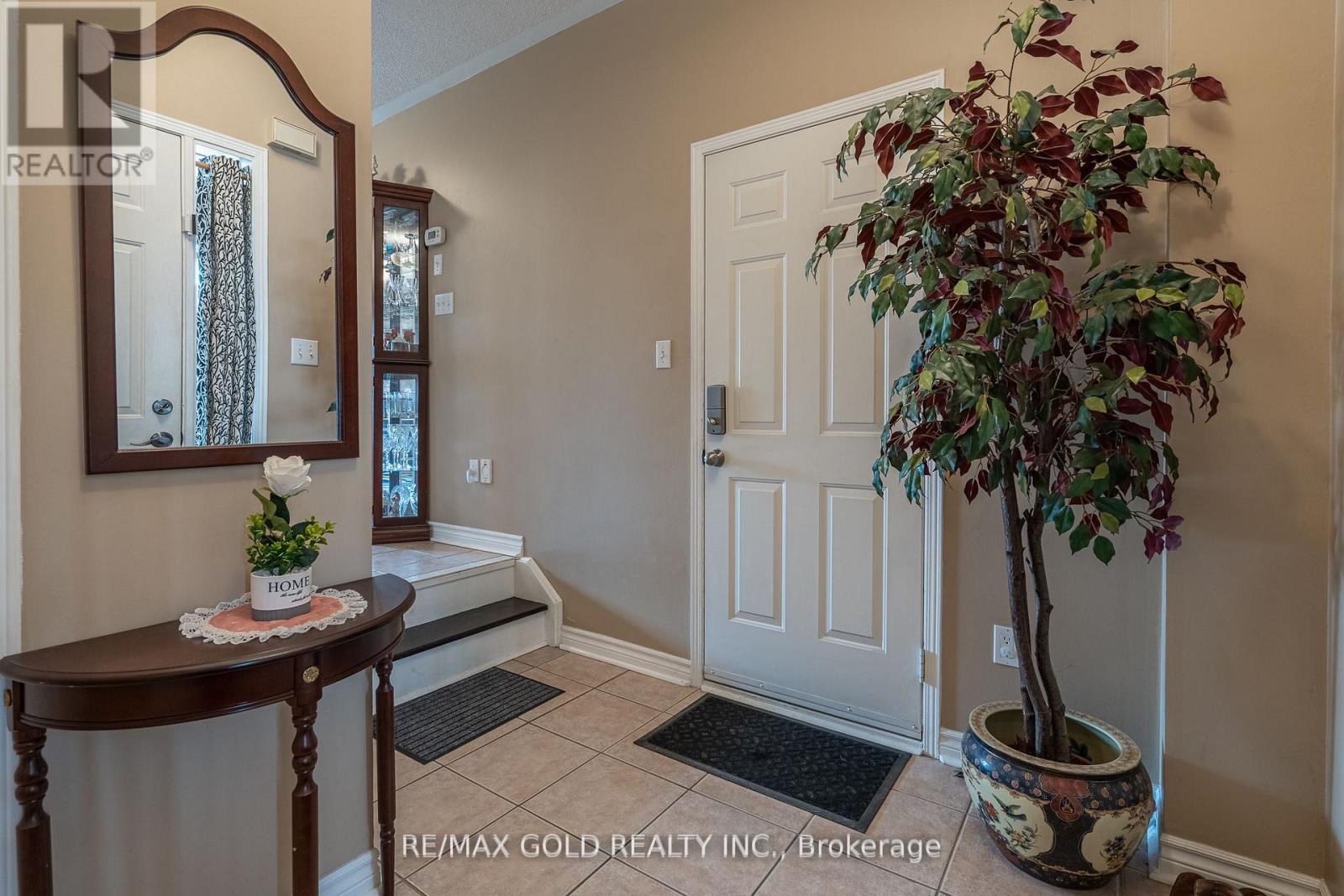 31 Mistdale Crescent, Brampton, Ontario  L7A 1S2 - Photo 3 - W13099462