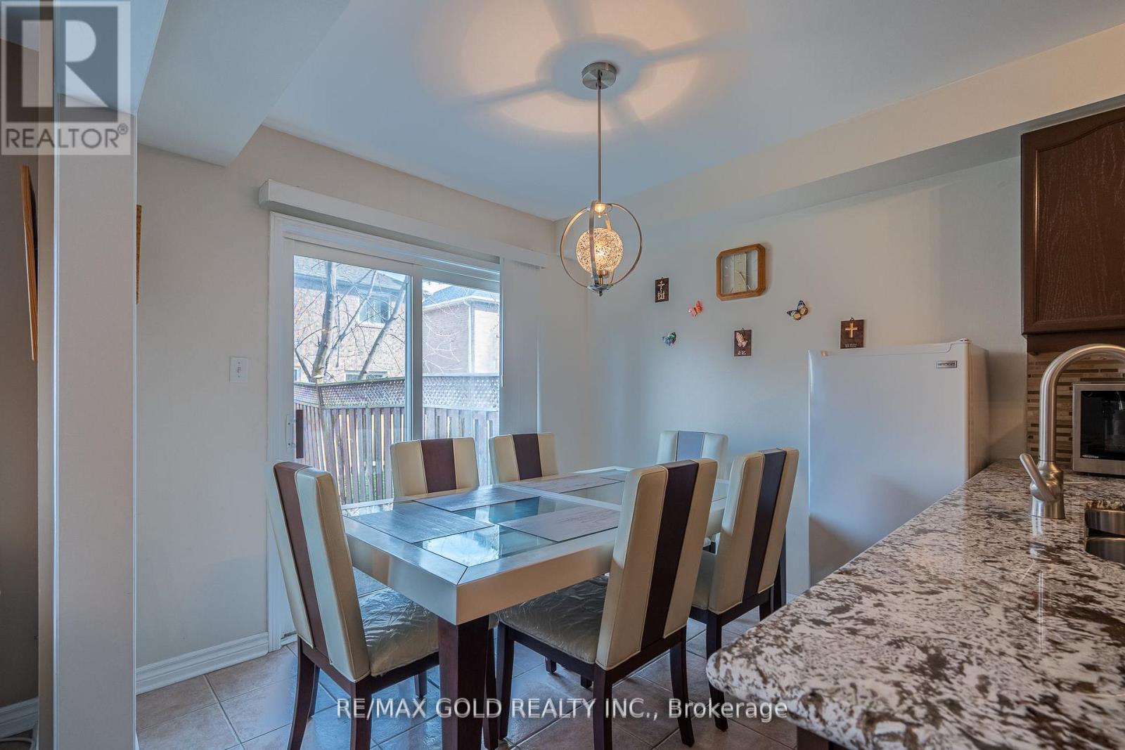 31 Mistdale Crescent, Brampton, Ontario  L7A 1S2 - Photo 9 - W13099462