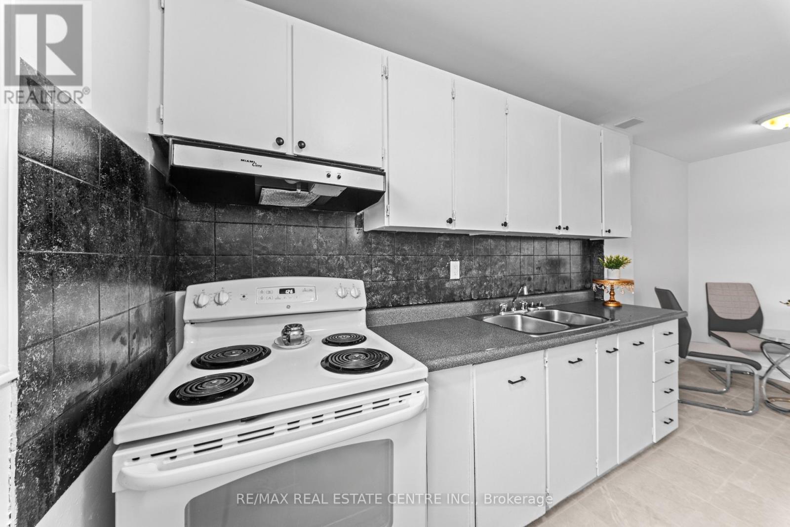 13 Gold Pine Court, Brampton, Ontario  L6S 2K6 - Photo 14 - W13099500