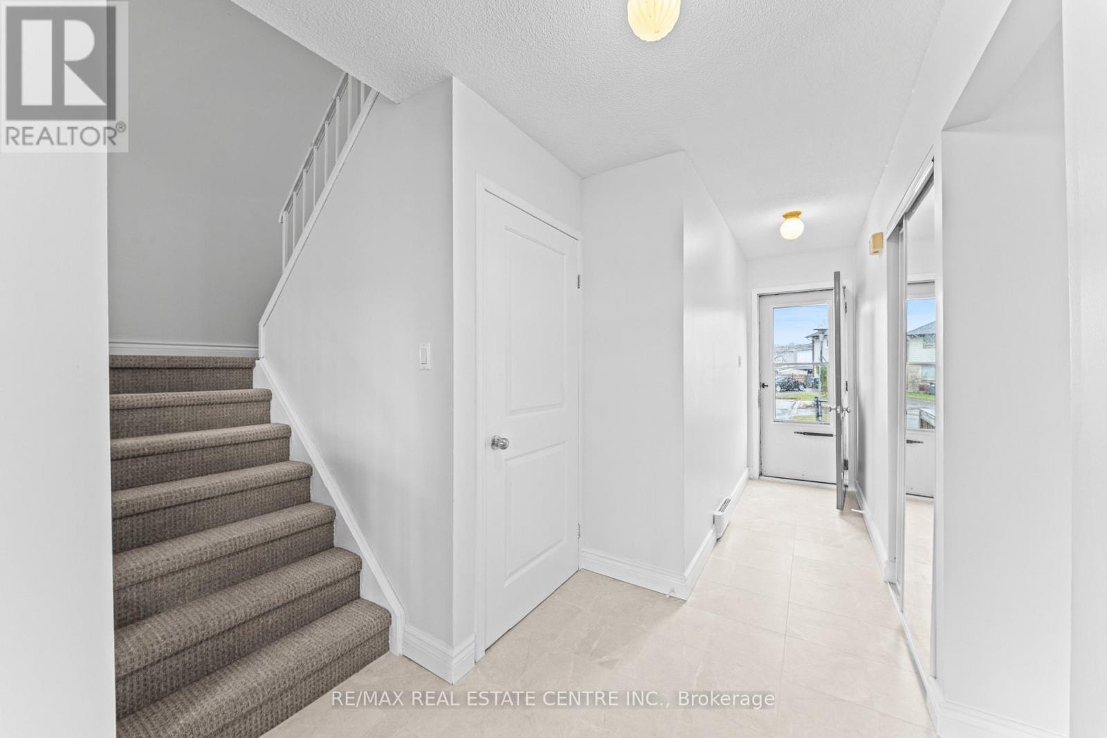13 Gold Pine Court, Brampton, Ontario  L6S 2K6 - Photo 4 - W13099500