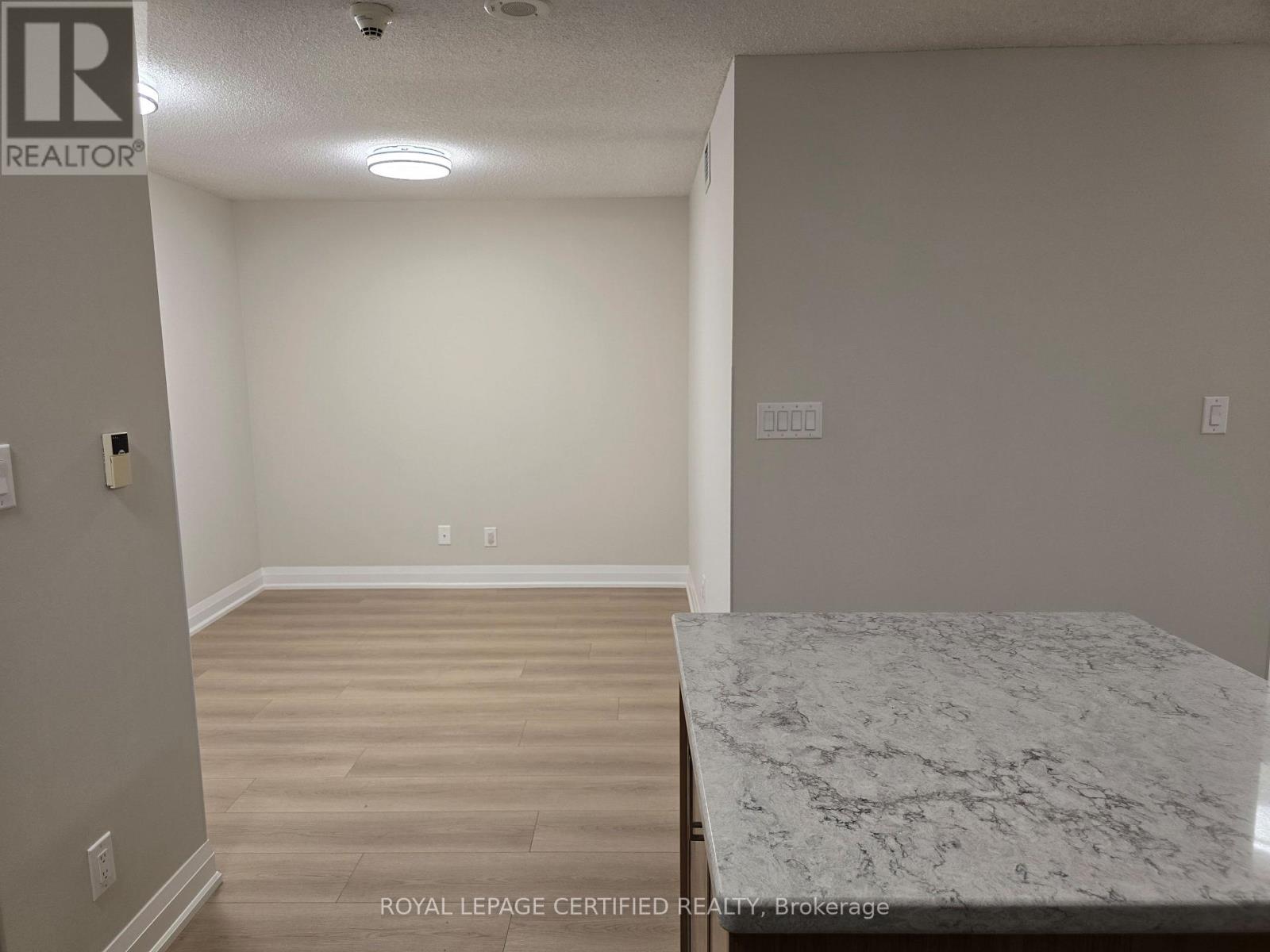 2103 - 3880 Duke Of York Boulevard, Mississauga, Ontario  L5B 4M7 - Photo 2 - W13099518