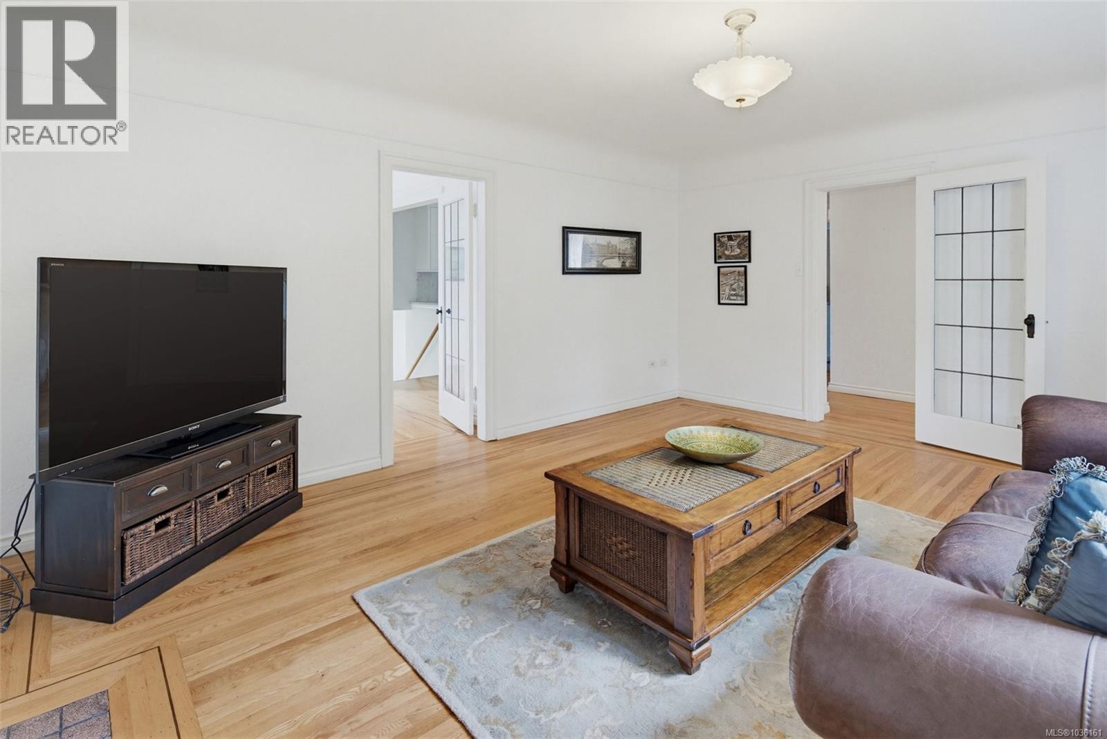 1250 Rockland Ave, Victoria, British Columbia  V8V 3J2 - Photo 4 - 1036161