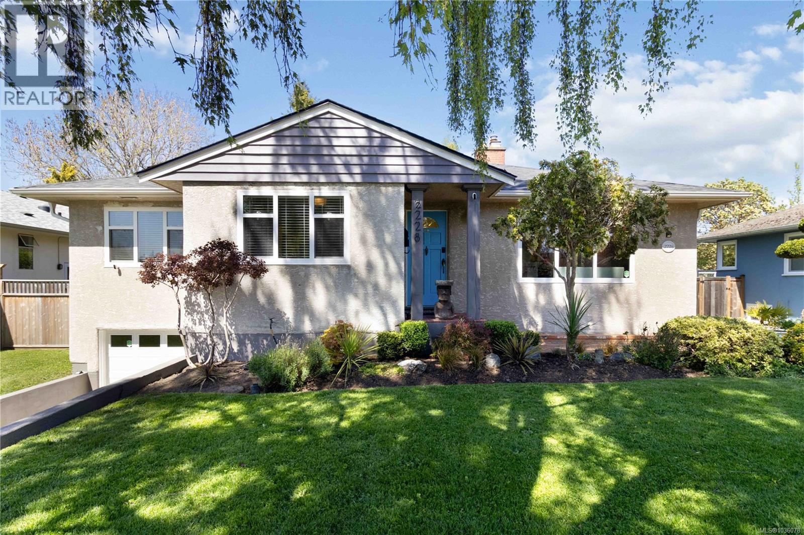 2228 Pacific Ave, Oak Bay, British Columbia  V8R 2V5 - Photo 1 - 1036078