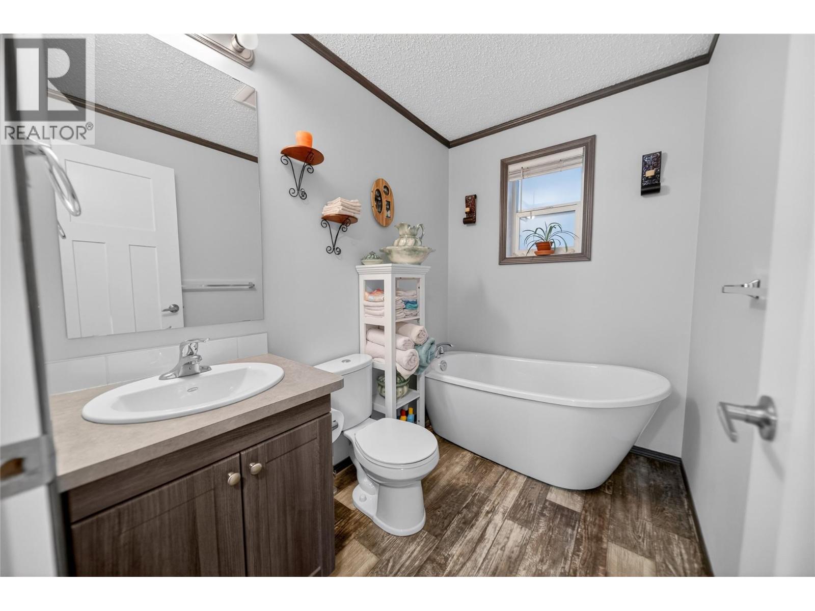 6230 Wolf Creek Road, Wasa, British Columbia  V0B 2K0 - Photo 12 - 10386624