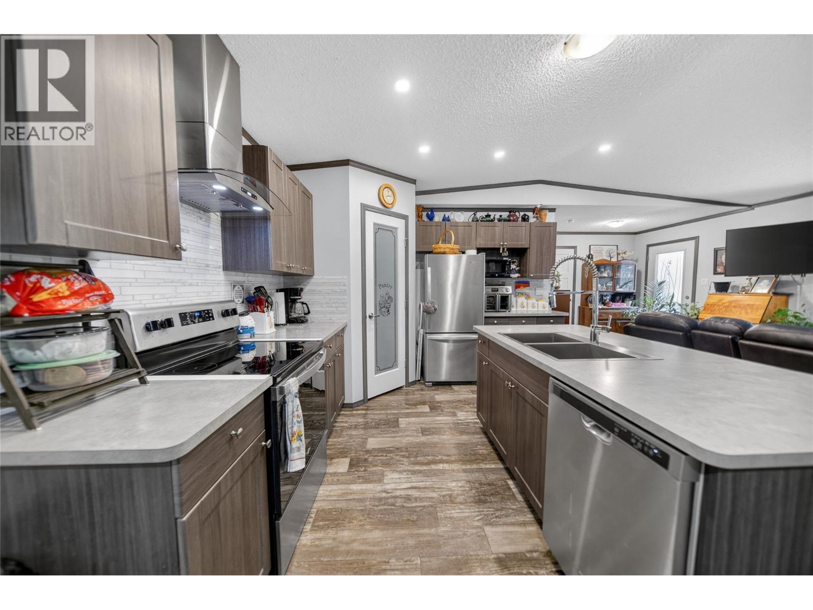6230 Wolf Creek Road, Wasa, British Columbia  V0B 2K0 - Photo 4 - 10386624