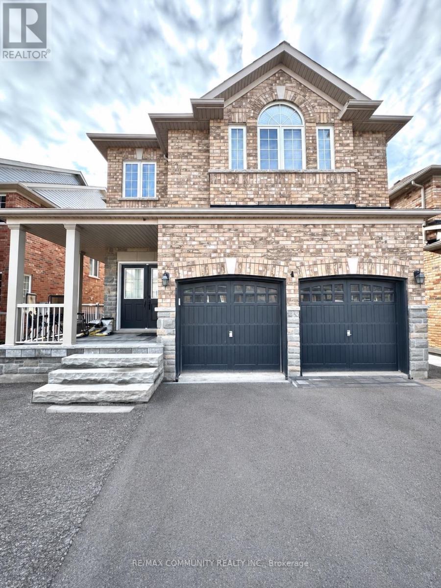 4 CAMPVIEW STREET, Whitby, Ontario