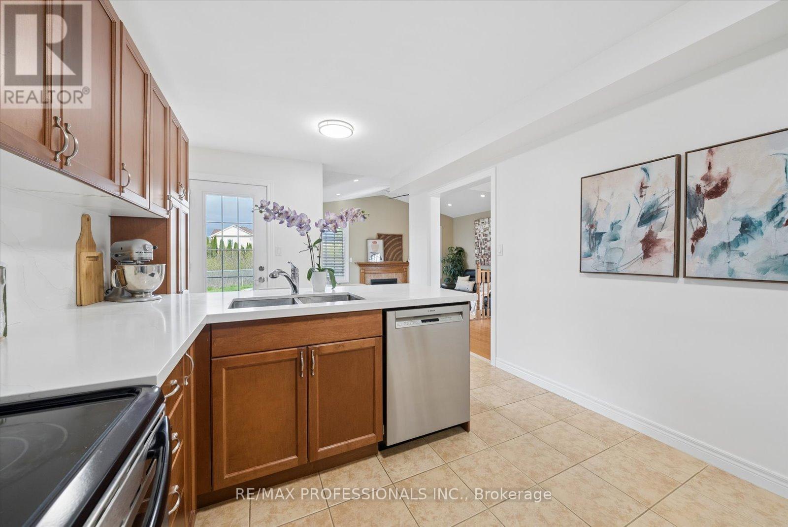 1649 Northfield Avenue, Oshawa, Ontario  L1K 0K8 - Photo 15 - E13099138