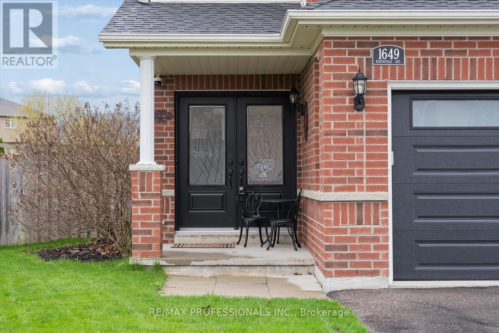 1649 Northfield Avenue, Oshawa, Ontario  L1K 0K8 - Photo 4 - E13099138