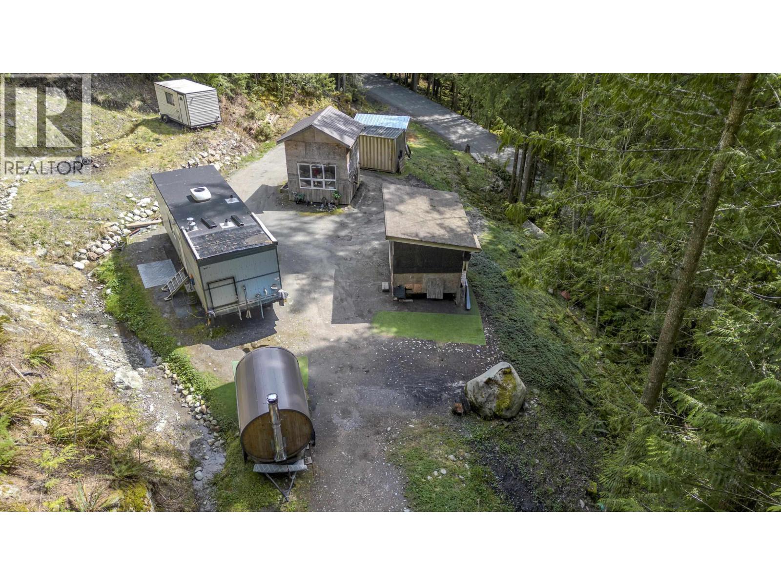 6061 Garibaldi Park Road, Squamish, British Columbia  V0N 1T0 - Photo 3 - R3121064