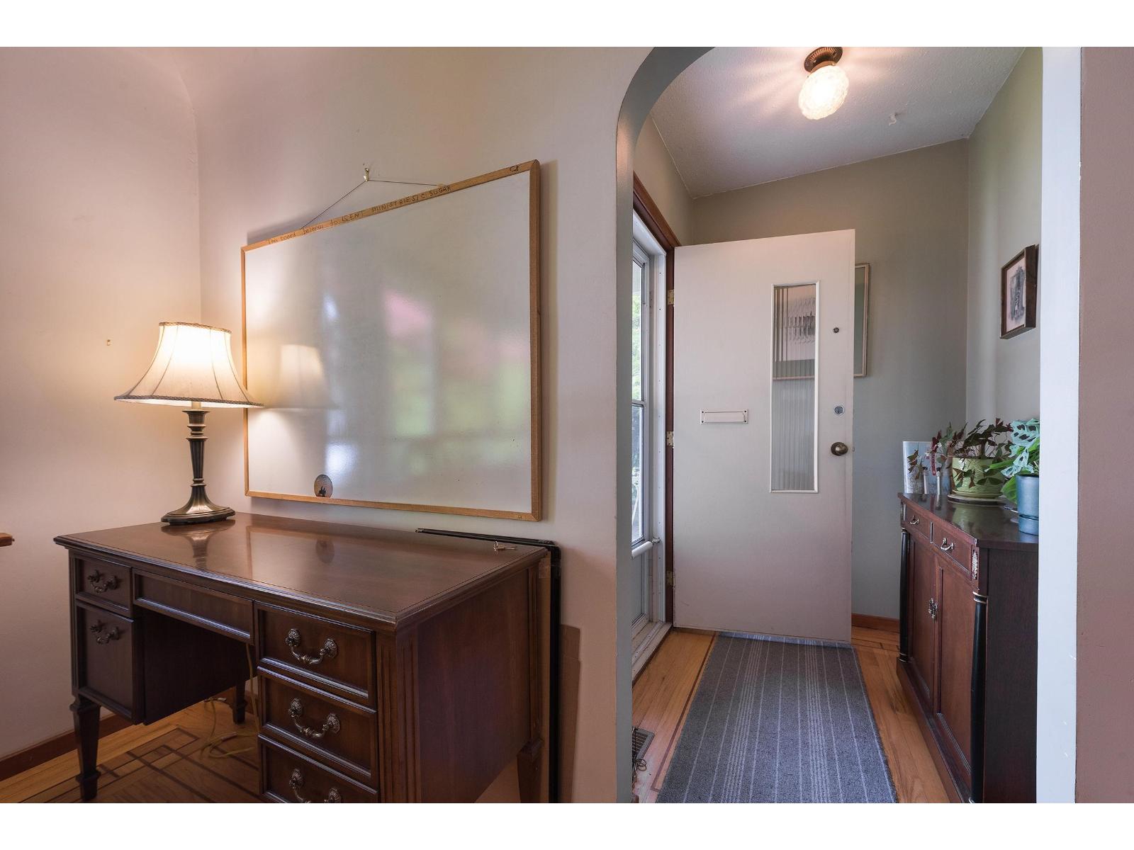 9747 Sidney Street, Chilliwack Proper West, Chilliwack, British Columbia  V2P 4G5 - Photo 2 - R3121009
