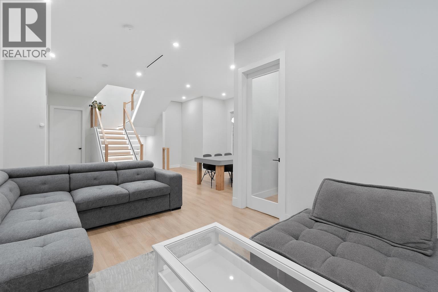 5499 Manor Street, Burnaby, British Columbia  V5G 1B6 - Photo 6 - R3121060