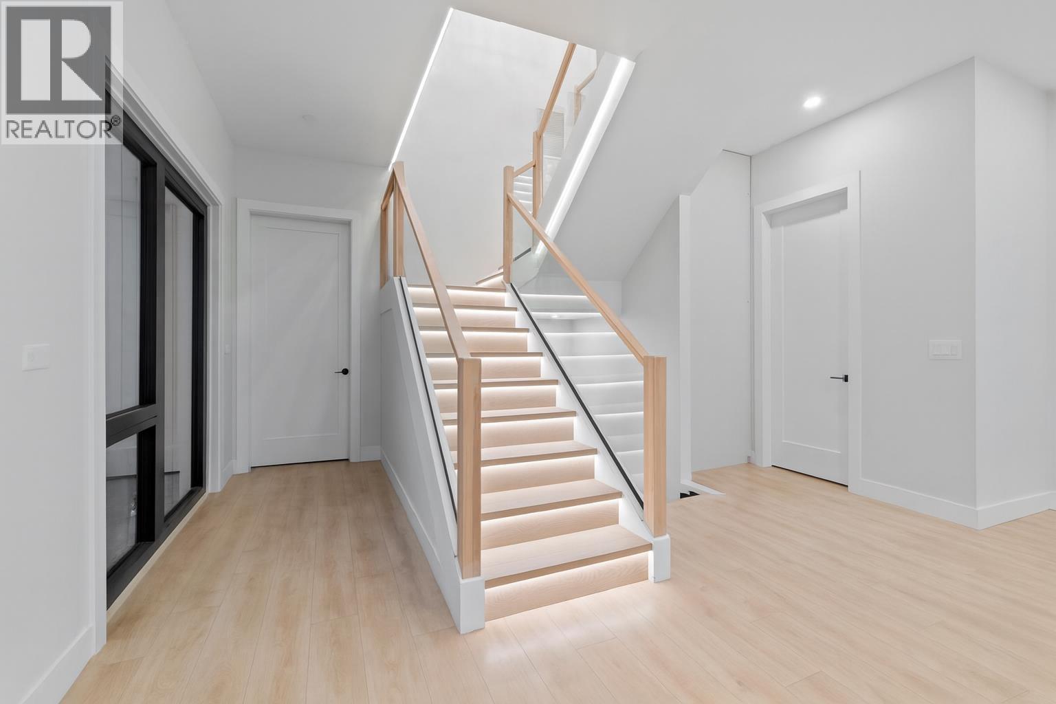 5499 Manor Street, Burnaby, British Columbia  V5G 1B6 - Photo 8 - R3121060