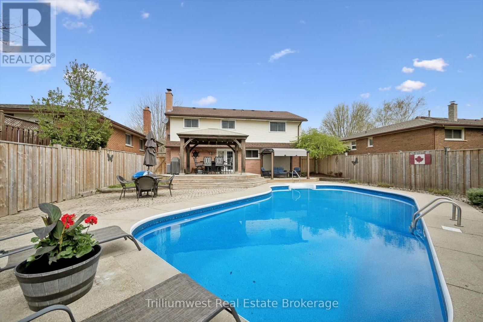 625 Pine Island Crescent, Waterloo, Ontario  N2V 1T3 - Photo 2 - X13099588