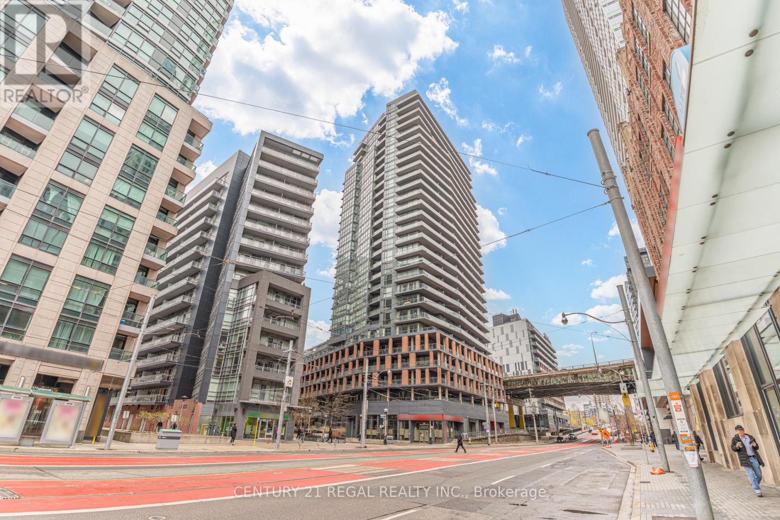 2013 - 20 BRUYERES MEWS, Toronto, Ontario