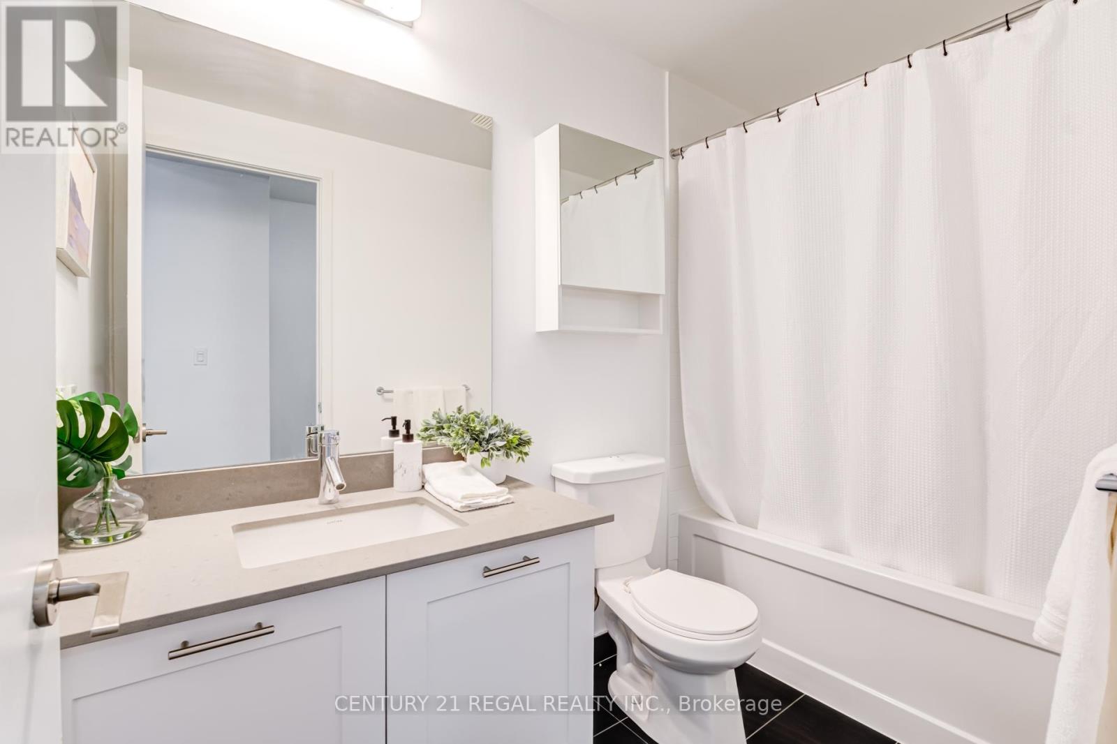 2013 - 20 Bruyeres Mews, Toronto, Ontario  M5V 0G8 - Photo 17 - C13099618