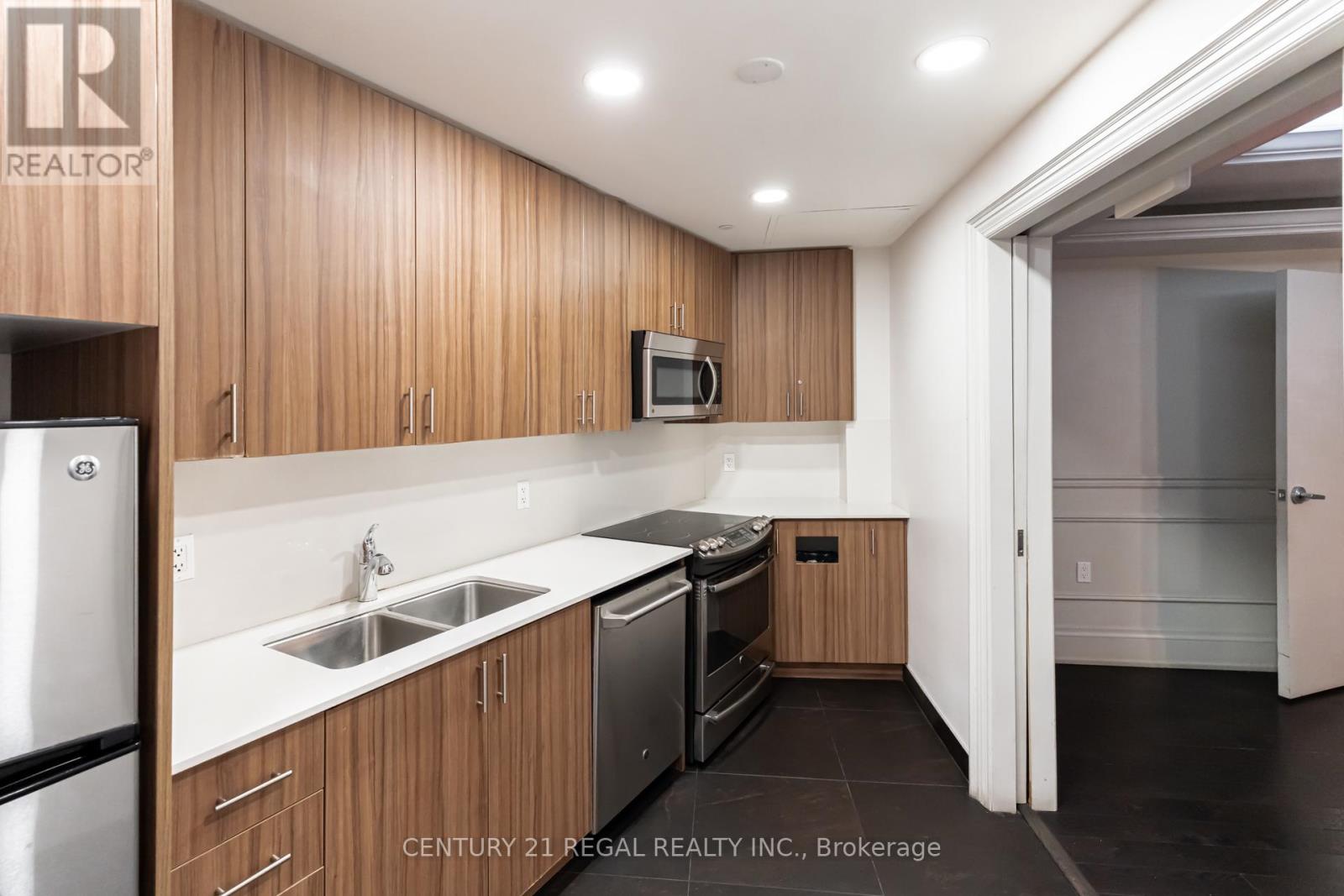 2013 - 20 Bruyeres Mews, Toronto, Ontario  M5V 0G8 - Photo 25 - C13099618