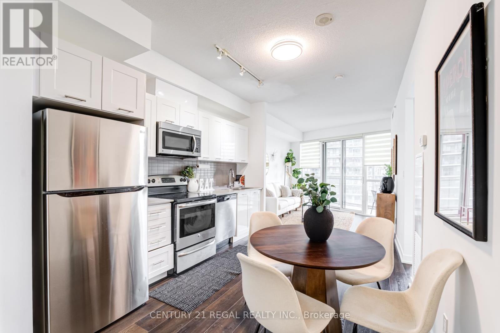 2013 - 20 Bruyeres Mews, Toronto, Ontario  M5V 0G8 - Photo 4 - C13099618