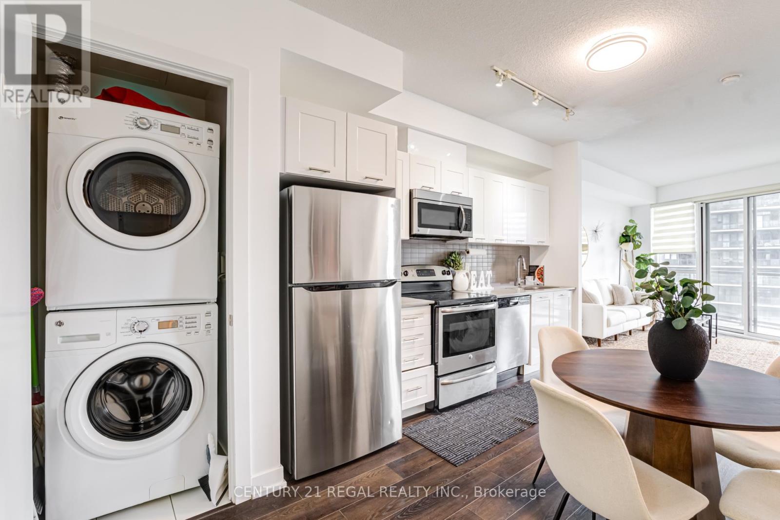 2013 - 20 Bruyeres Mews, Toronto, Ontario  M5V 0G8 - Photo 6 - C13099618