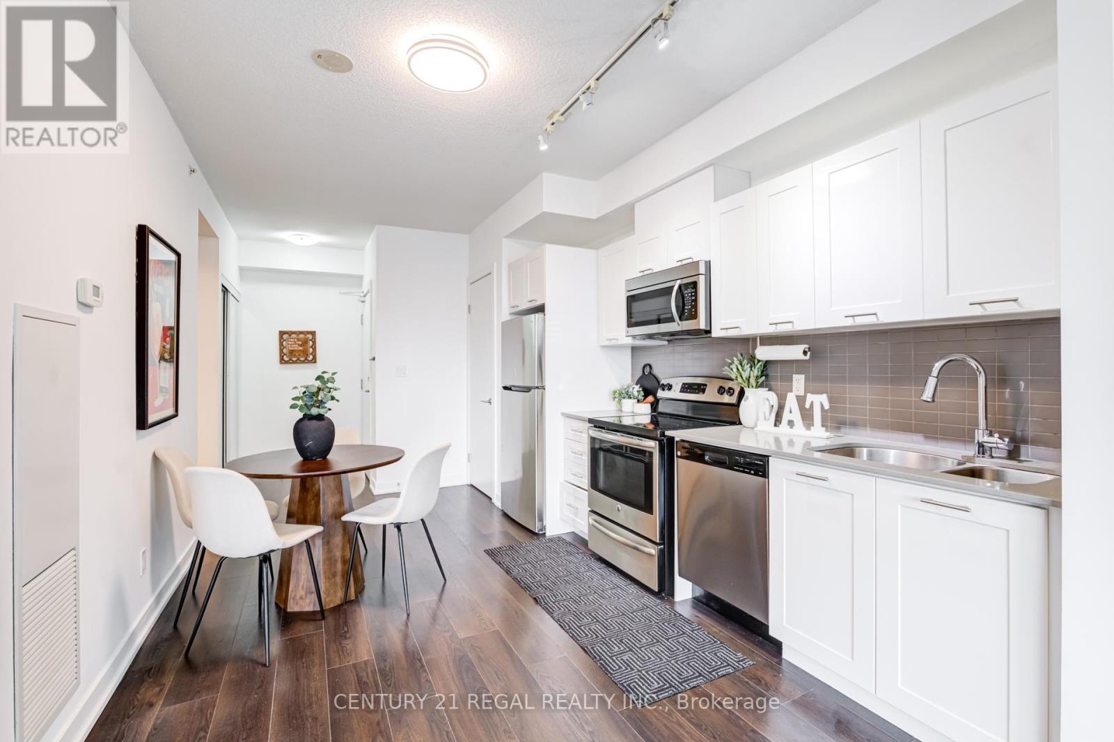 2013 - 20 Bruyeres Mews, Toronto, Ontario  M5V 0G8 - Photo 8 - C13099618