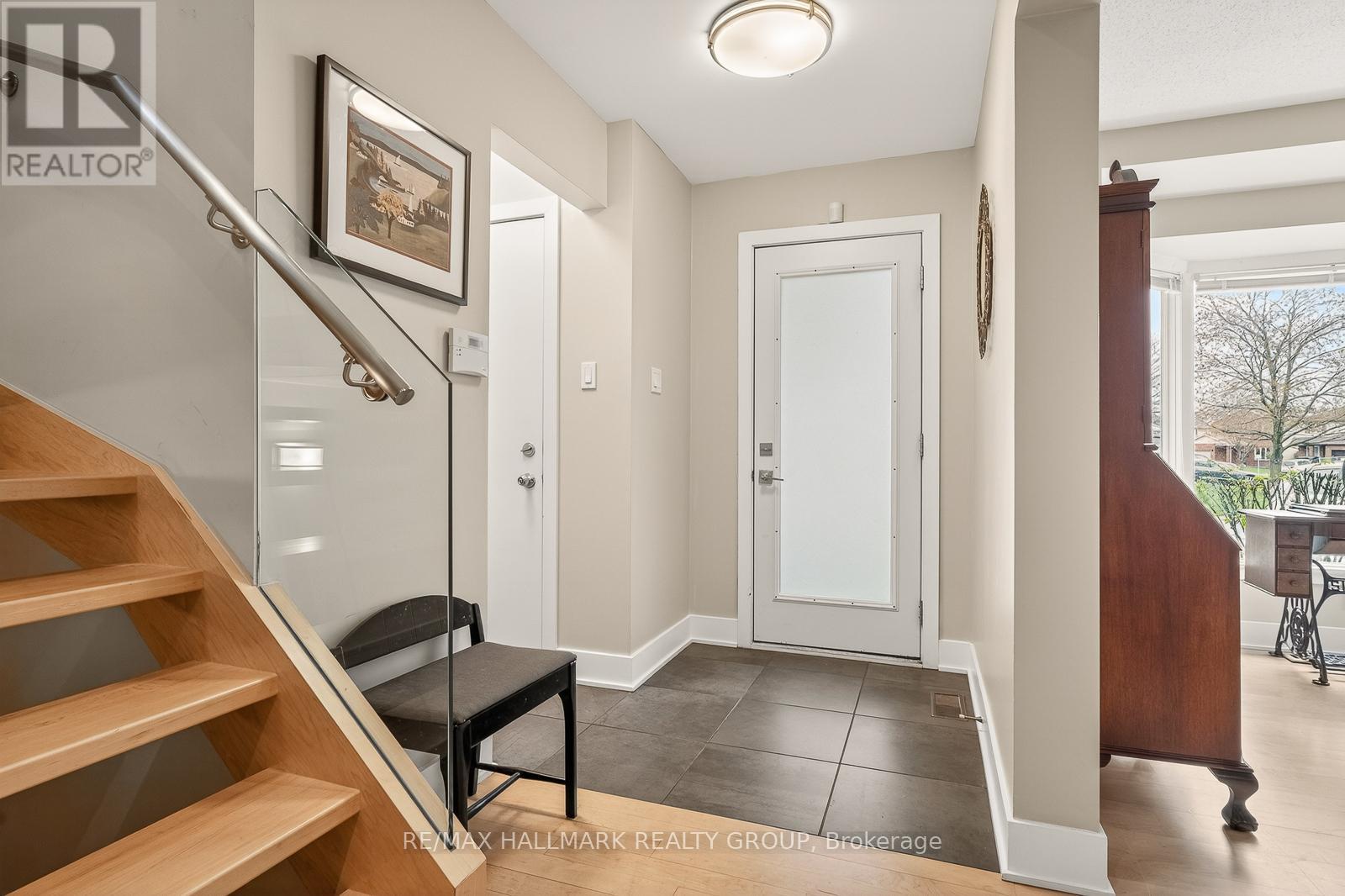 1298 Famlit Court, Ottawa, Ontario  K1J 9A1 - Photo 4 - X13099596