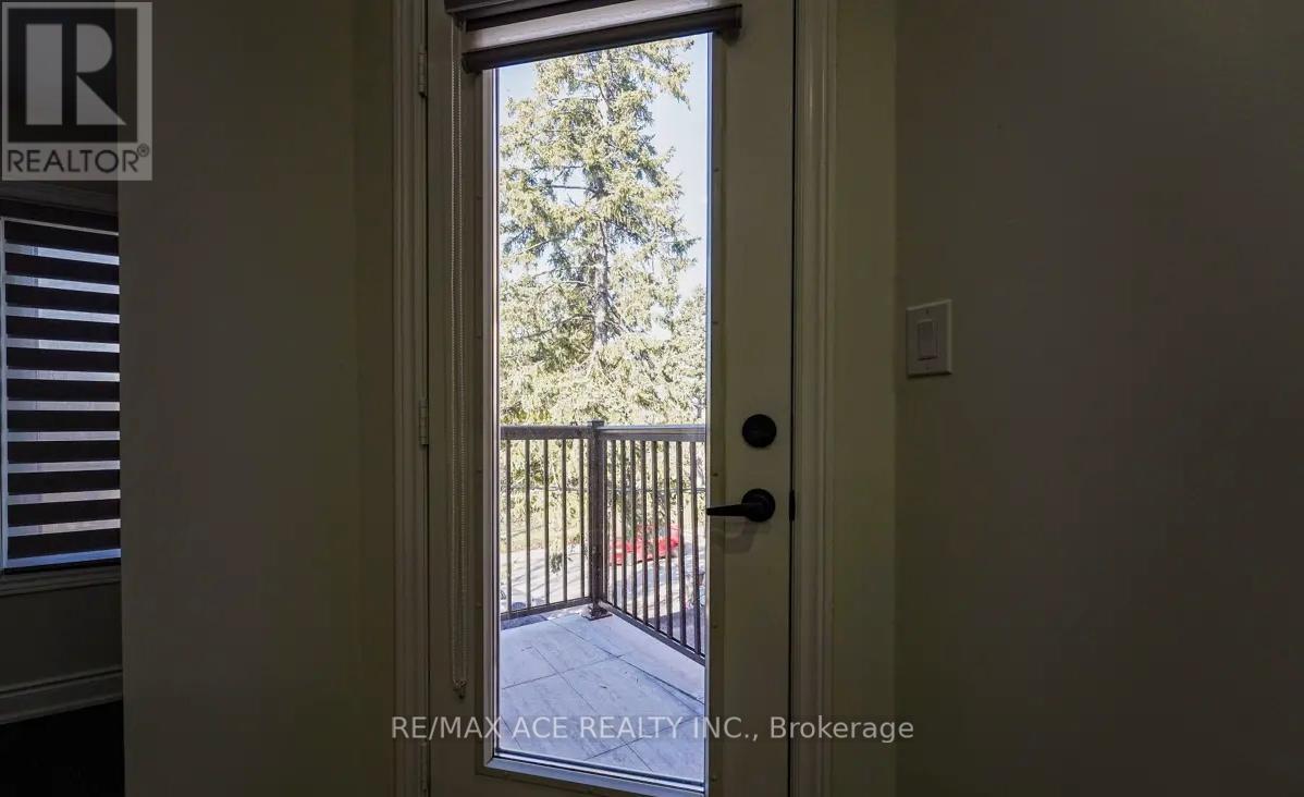 203 Raleigh Avenue, Toronto, Ontario  M1K 1A5 - Photo 17 - E13099590