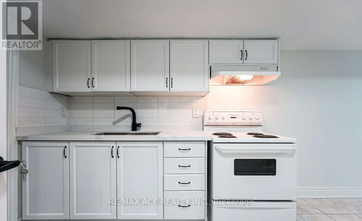 203 Raleigh Avenue, Toronto, Ontario  M1K 1A5 - Photo 20 - E13099590