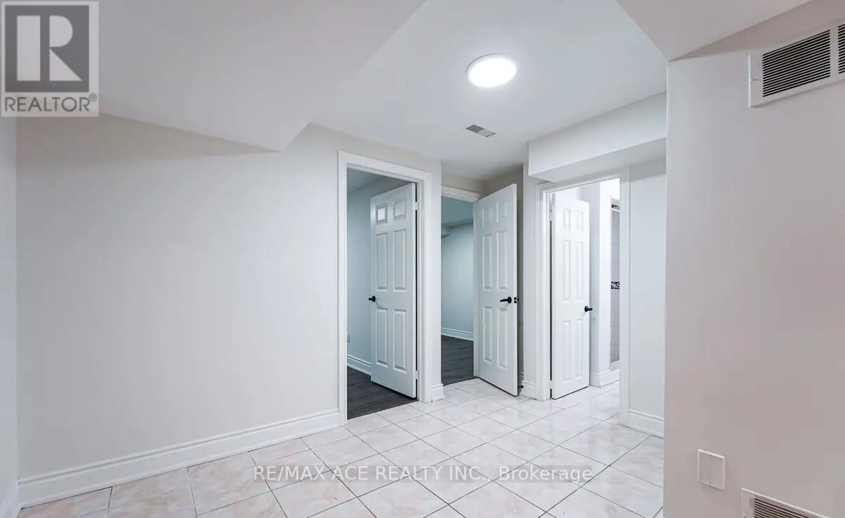203 Raleigh Avenue, Toronto, Ontario  M1K 1A5 - Photo 21 - E13099590