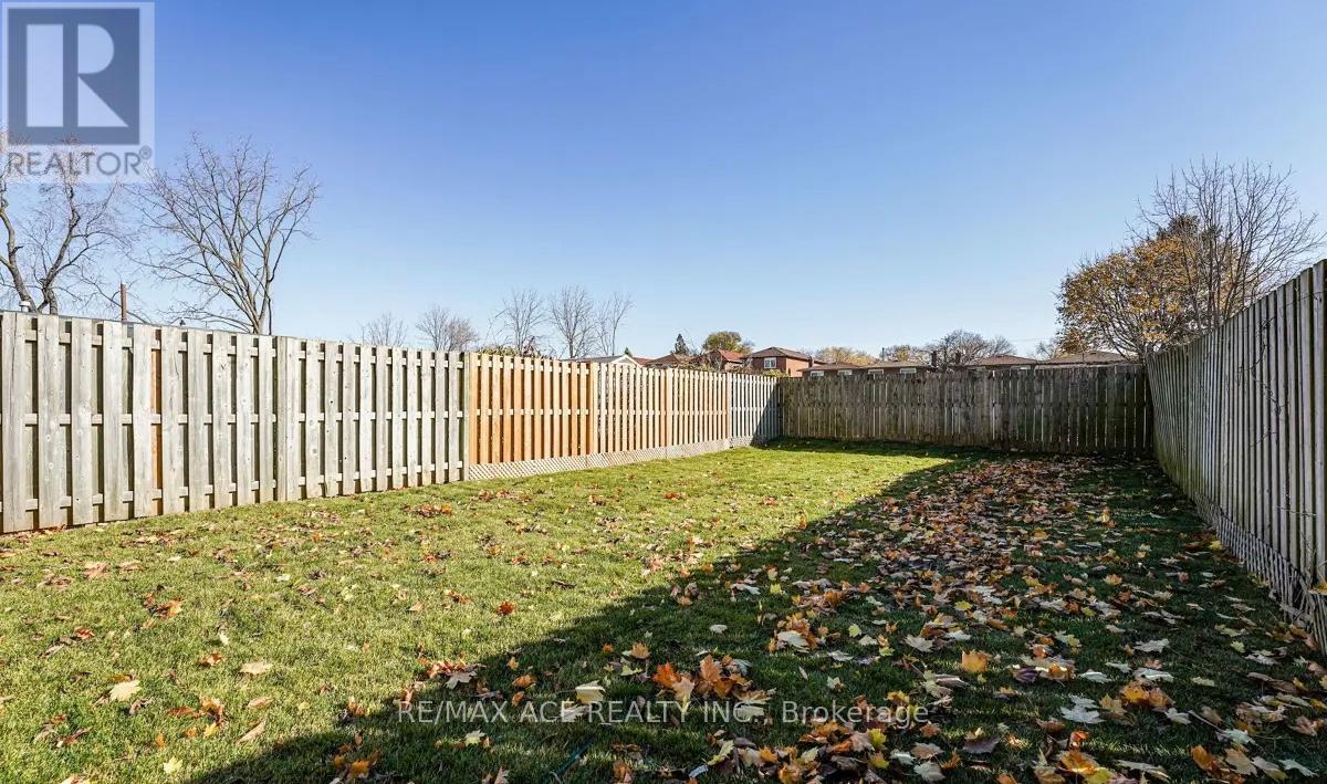203 Raleigh Avenue, Toronto, Ontario  M1K 1A5 - Photo 25 - E13099590