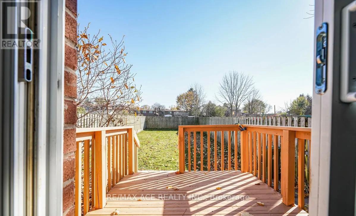 203 Raleigh Avenue, Toronto, Ontario  M1K 1A5 - Photo 26 - E13099590