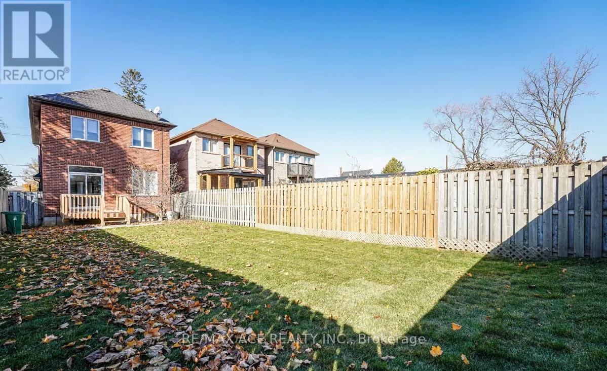 203 Raleigh Avenue, Toronto, Ontario  M1K 1A5 - Photo 27 - E13099590