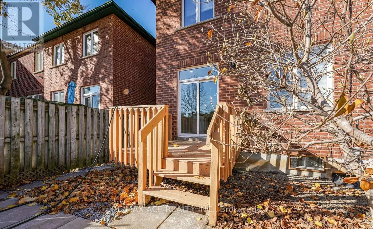 203 Raleigh Avenue, Toronto, Ontario  M1K 1A5 - Photo 28 - E13099590