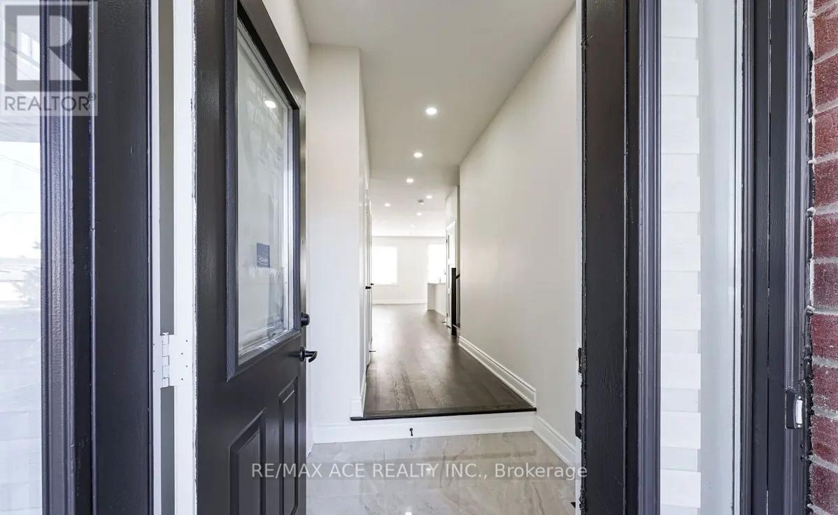 203 Raleigh Avenue, Toronto, Ontario  M1K 1A5 - Photo 6 - E13099590
