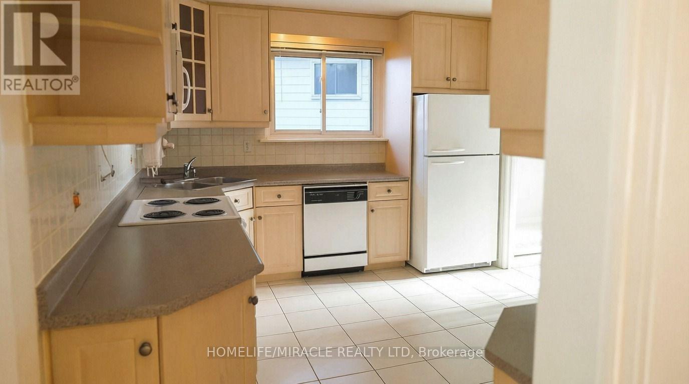 20 Hatchet Place, Toronto, Ontario  M1B 1C7 - Photo 2 - E13099616